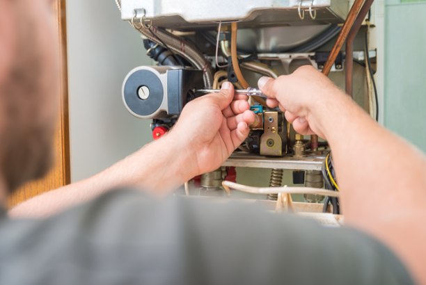 teknisi service water heater